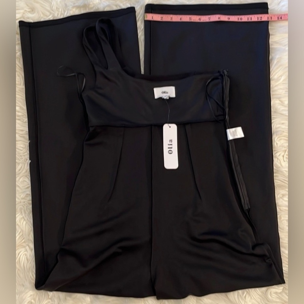 NWT Vici \\ Olia Black ‘Brayden’ One Shoulder Jumpsuit - Picture 14 of 16